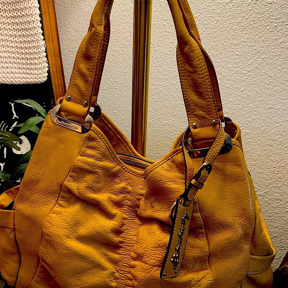 b Makowski women’s leather purse with over shoulder strap